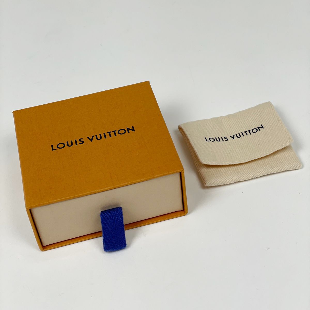 Louis Vuitton Necklace LV Iconic Silver Rhinestone — view 5