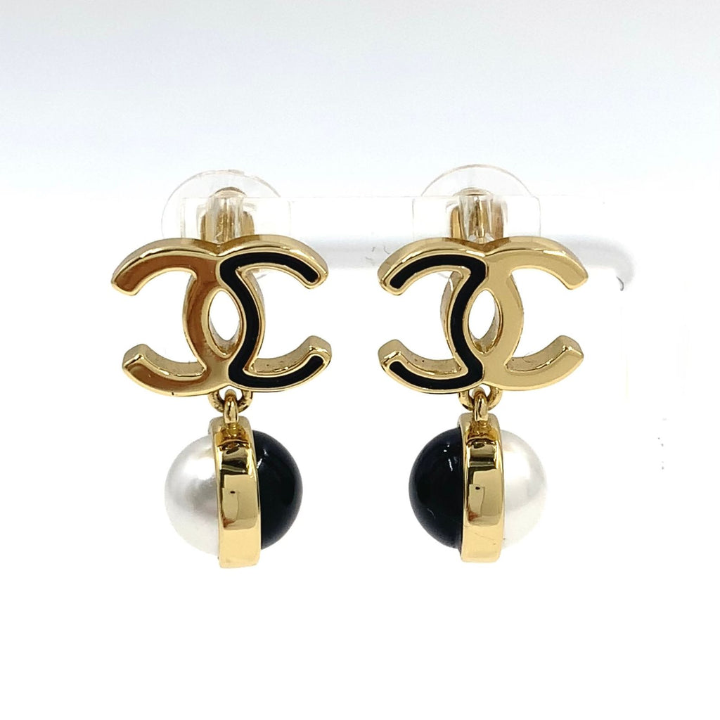 Chanel CC Logo Bicolor Costume Pearl Swing Faux Resin Gold Black White Earrings