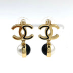Chanel CC Logo Bicolor Costume Pearl Swing Faux Resin Gold Black White Earrings