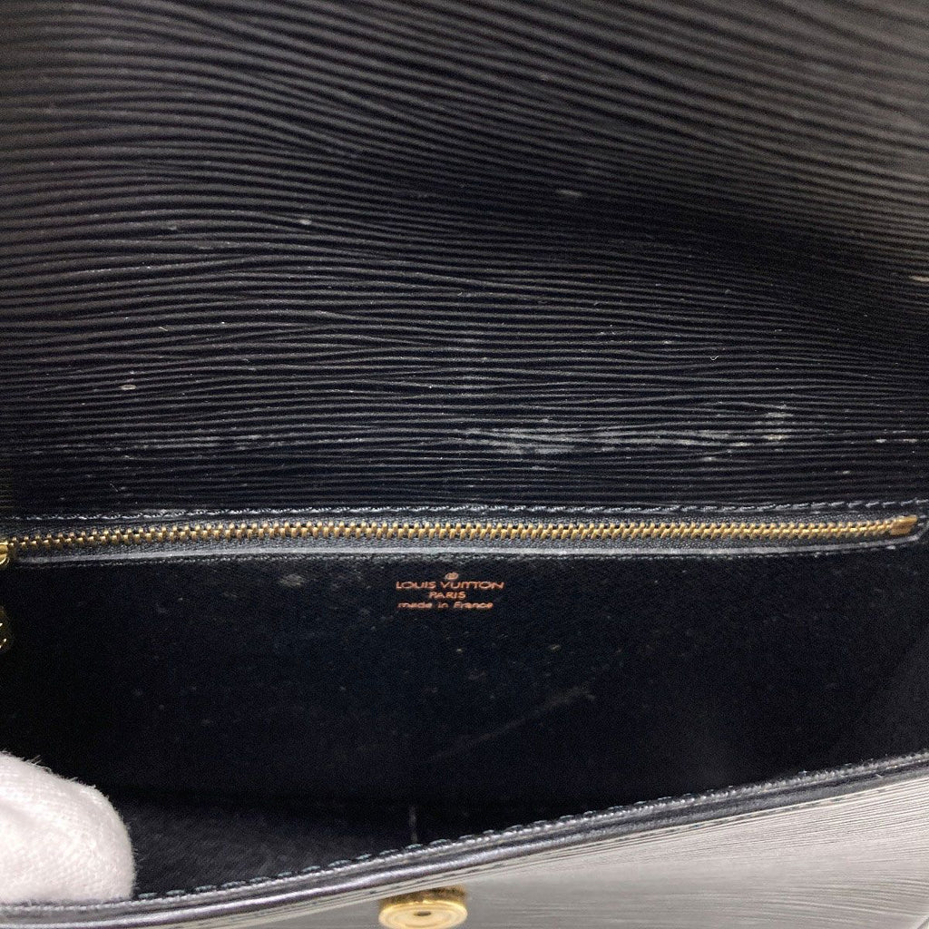 Louis Vuitton Saint Cloud Shoulder Bag — view 8