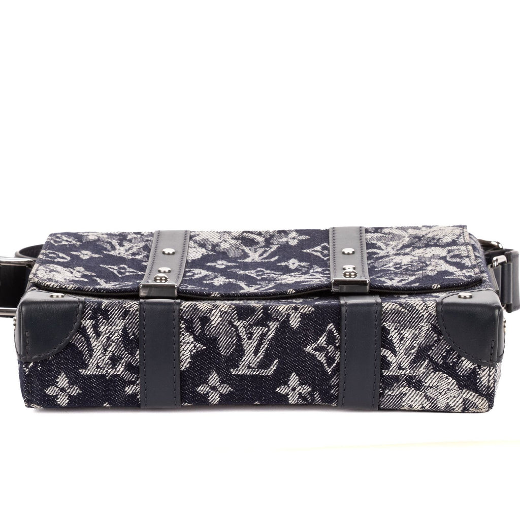 Louis Vuitton Tapestry Trunk Messenger Navy — view 6