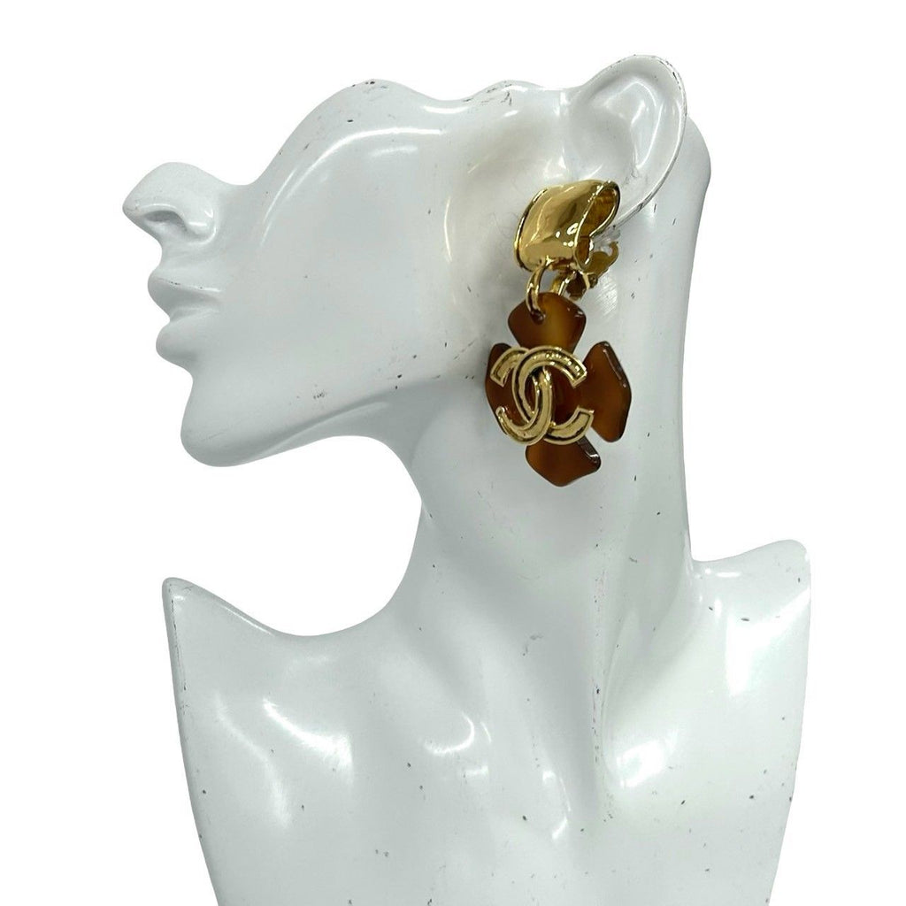 Chanel With Rice CC Logo Marble Plastic Earrings Gold Brown — view 2