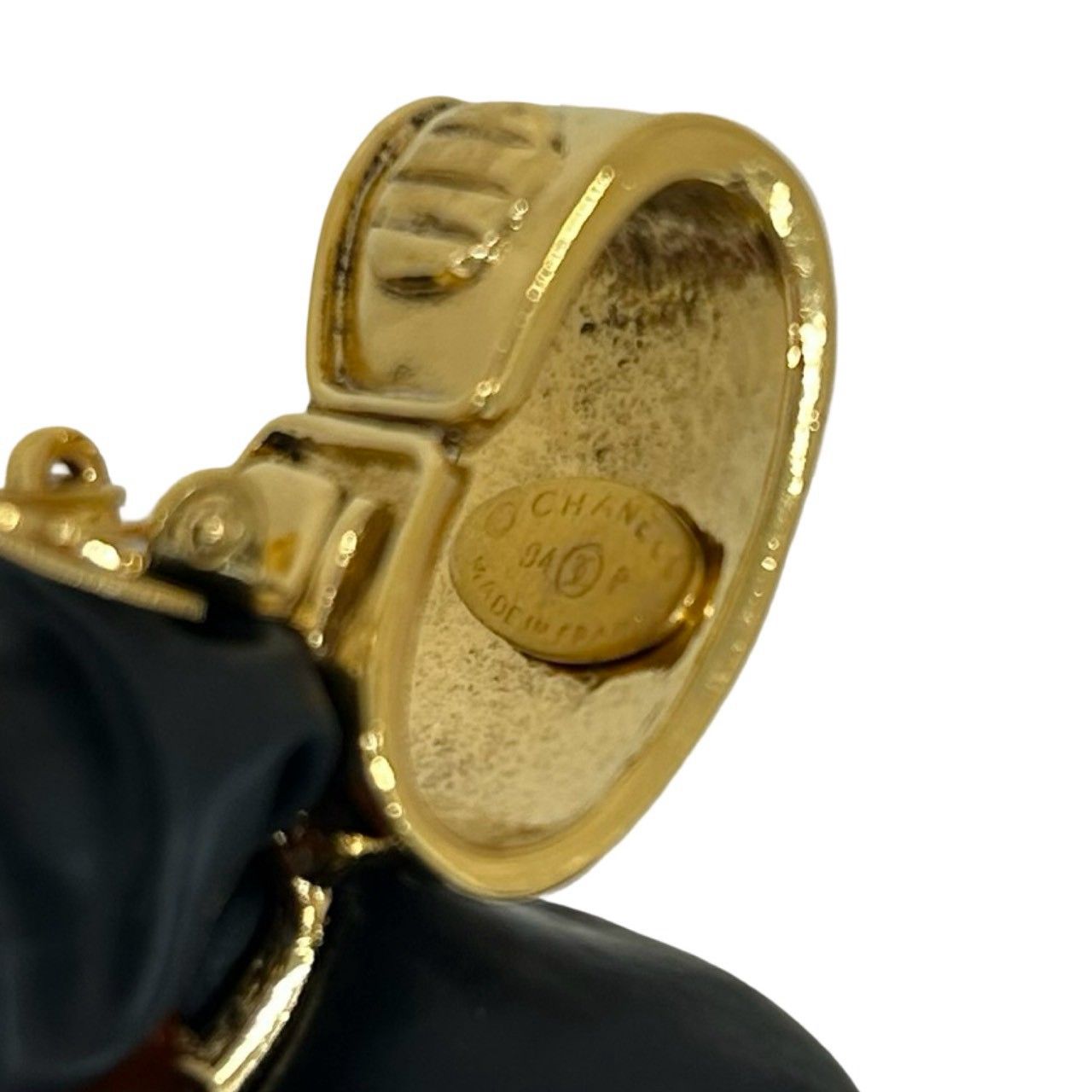 Chanel With Rice CC Logo Marble Plastic Earrings Gold Brown — view 3
