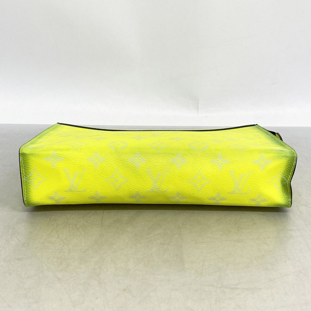 Louis Vuitton Clutch Taigarama Pochette Voyage MM Neon Yellow — view 3