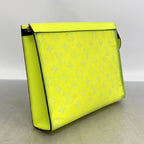 Louis Vuitton Clutch Taigarama Pochette Voyage MM Neon Yellow — view 2