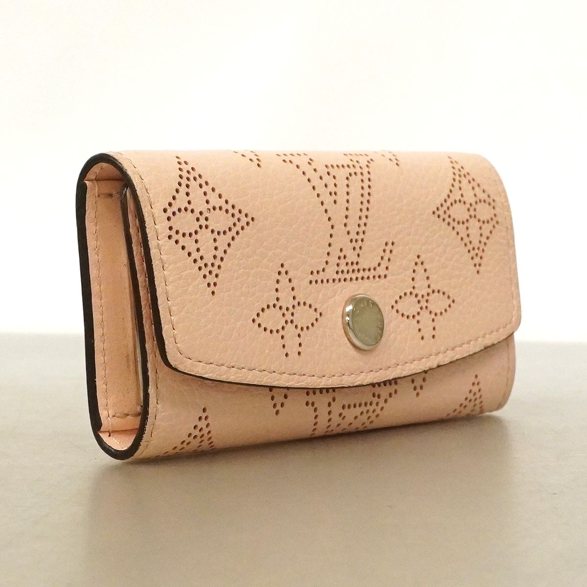 Louis Vuitton Key Case Mahina Multicles 4 Rose Jasmine Key Holder — view 2