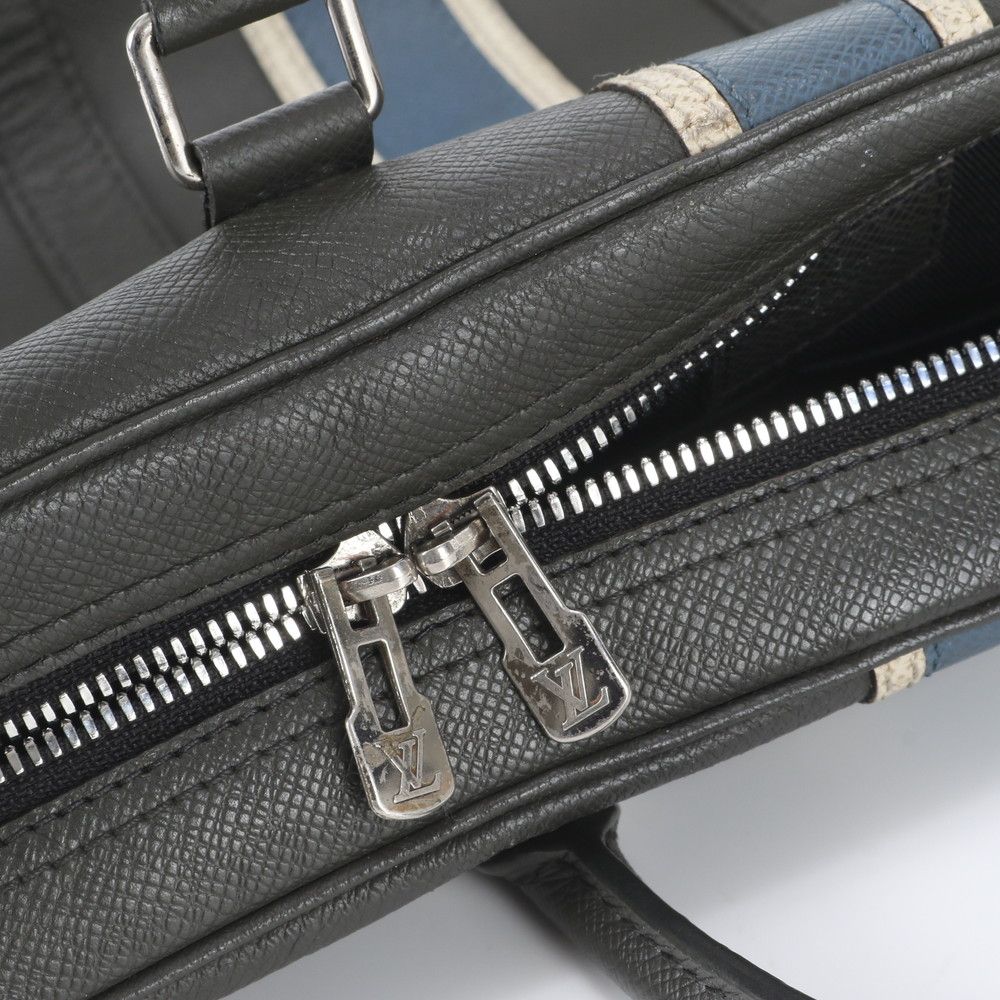 Louis Vuitton Taiga Porte Document Voyage Leather Business — view 8