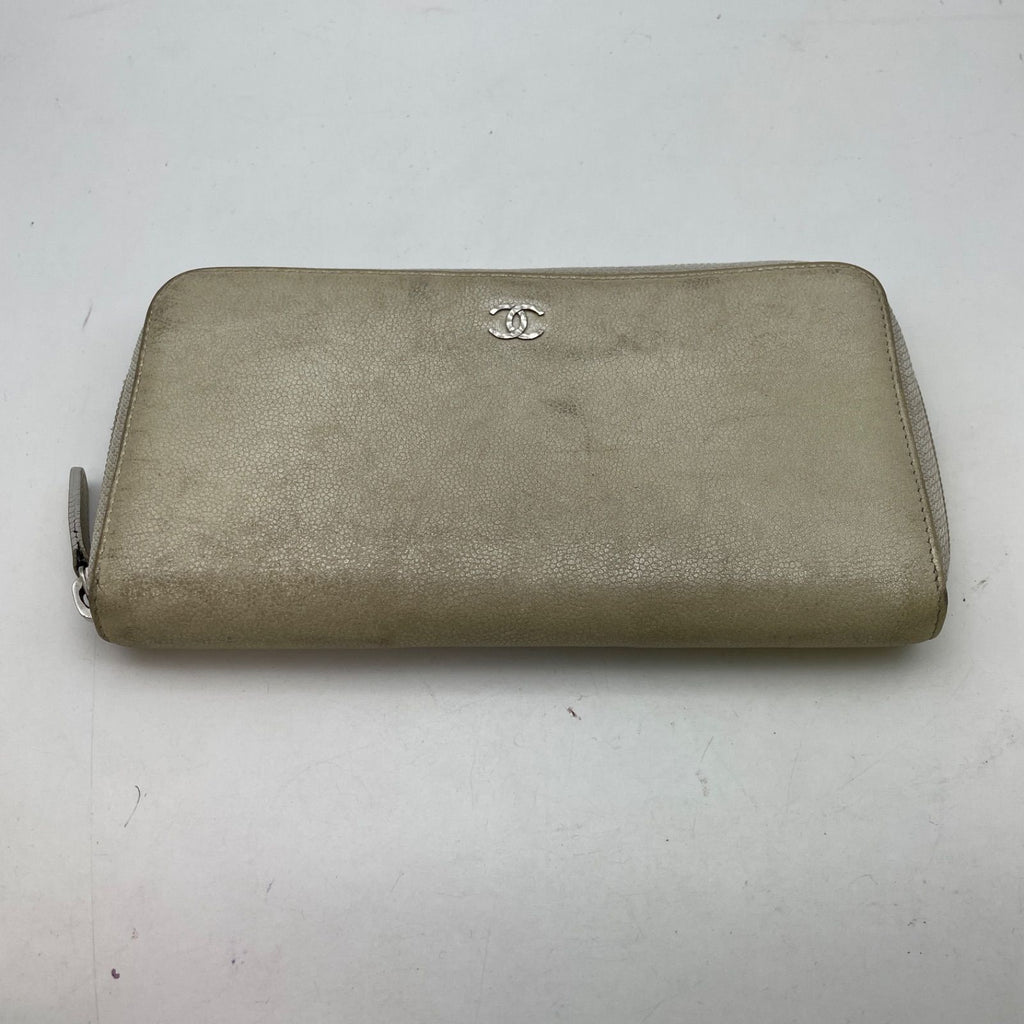Chanel Wallet Zip Around Leather White — view 2