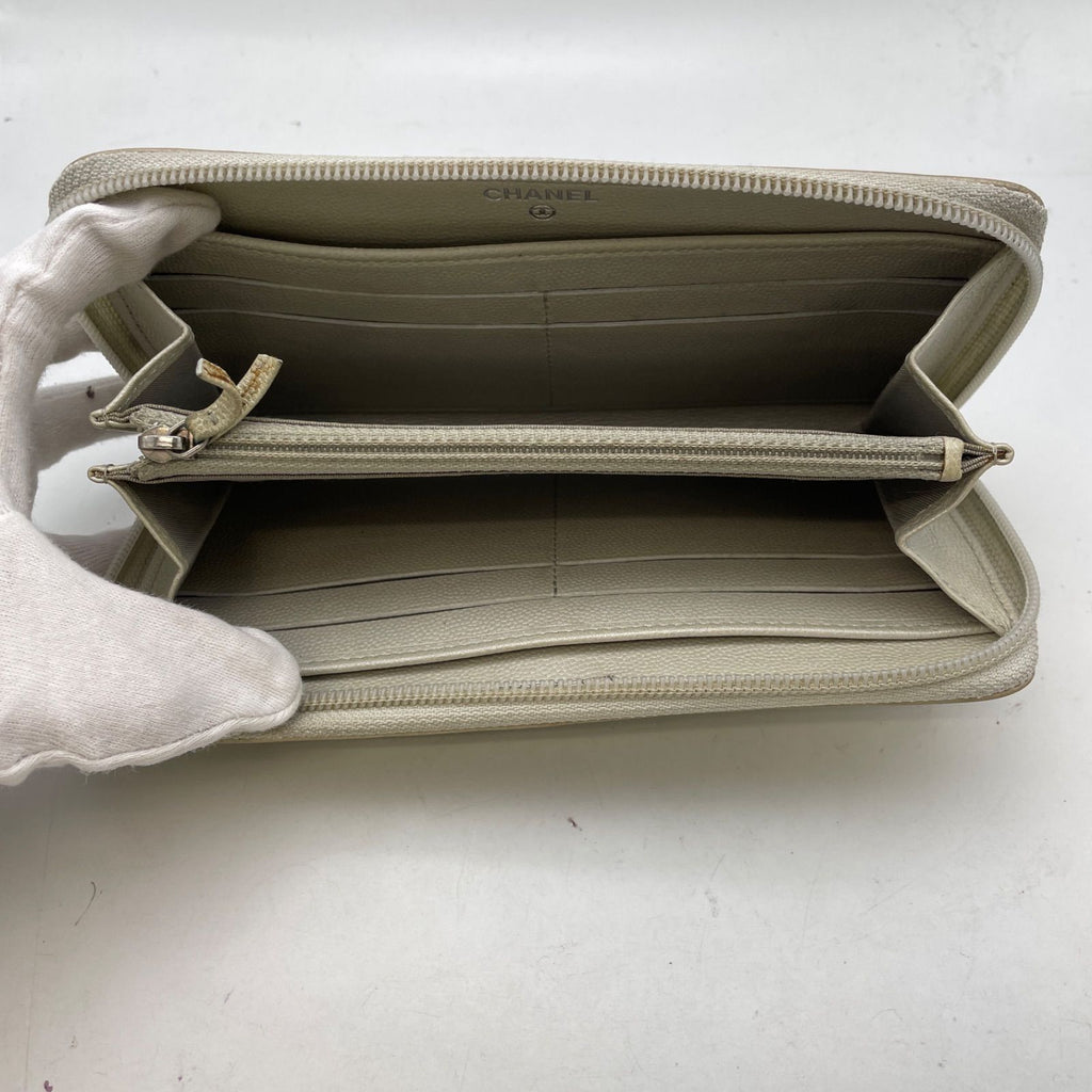 Chanel Wallet Zip Around Leather White — view 4