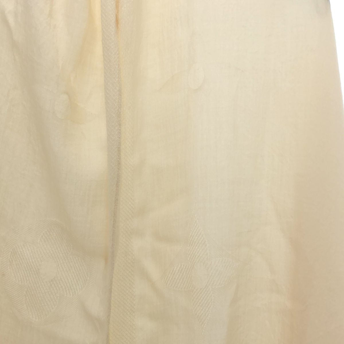 Louis Vuitton Giant Monogram Shawl Ivory Scarf — view 4