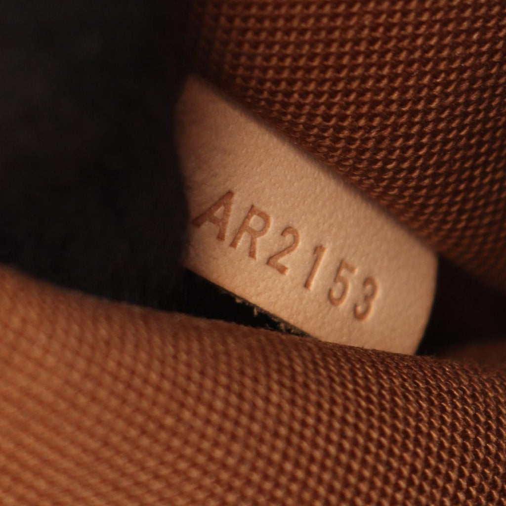 Louis Vuitton Shoulder Bag Trotteur Beaubourg Leather — view 5