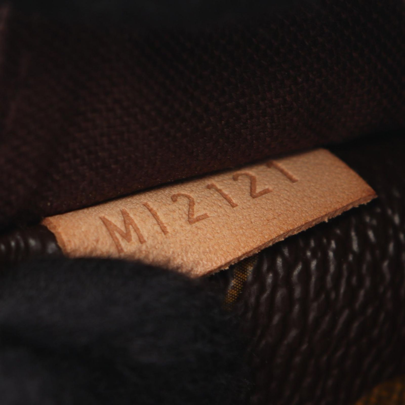 Louis Vuitton Shoulder Bag Menilmontant MM Leather — view 5