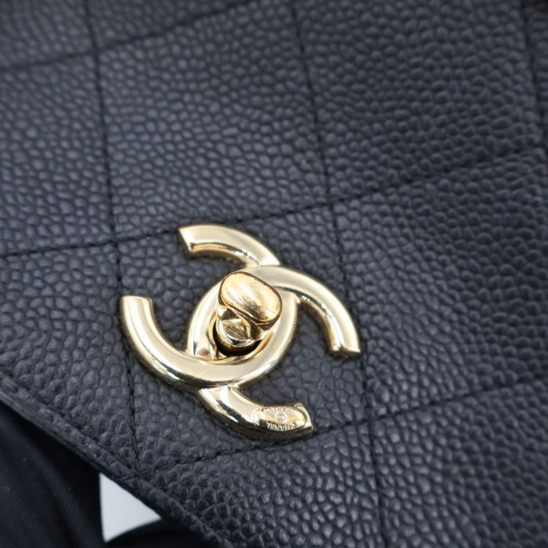 Chanel Shoulder Bag Quilted CC Logo Hobo — view 3