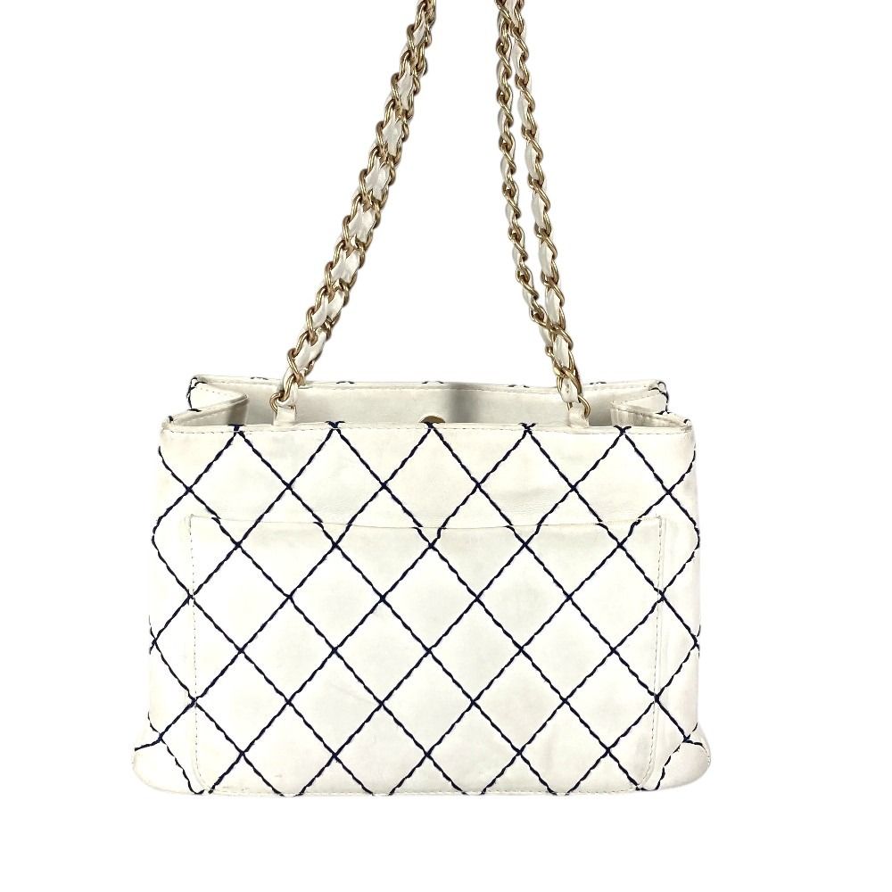 Chanel Shoulder Bag CC Logo Leather White — view 2