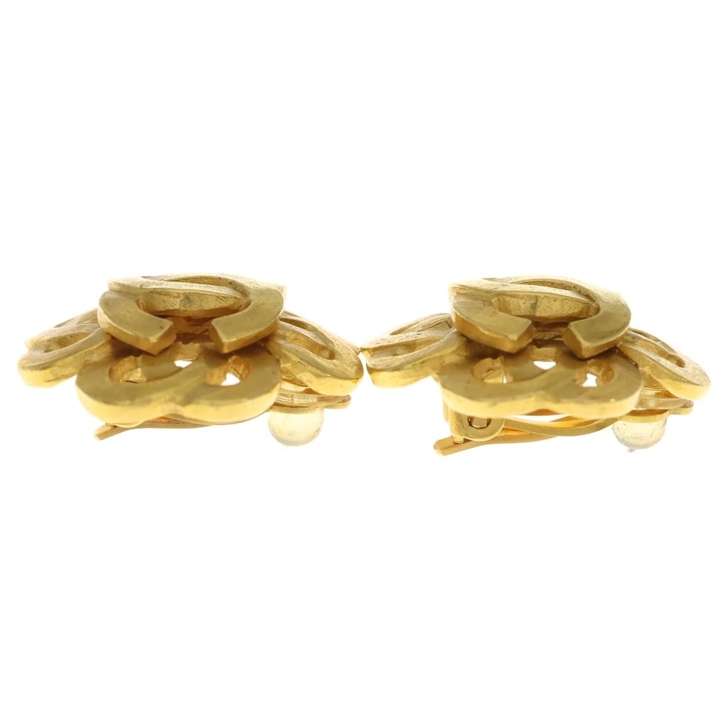 Chanel CC Logo Flower Motif Earrings Gold — view 4