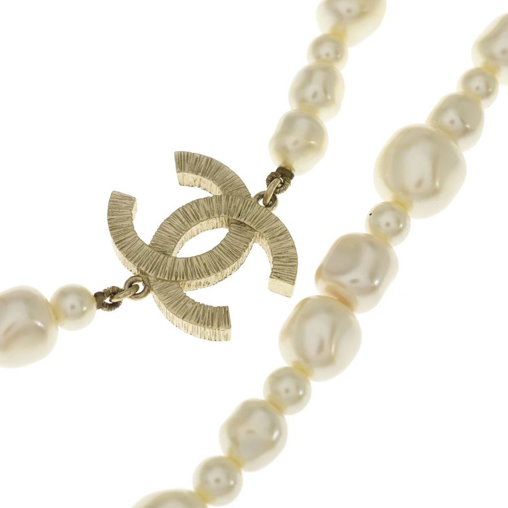 Chanel CC Logo Pearl Necklace White Gold — view 3