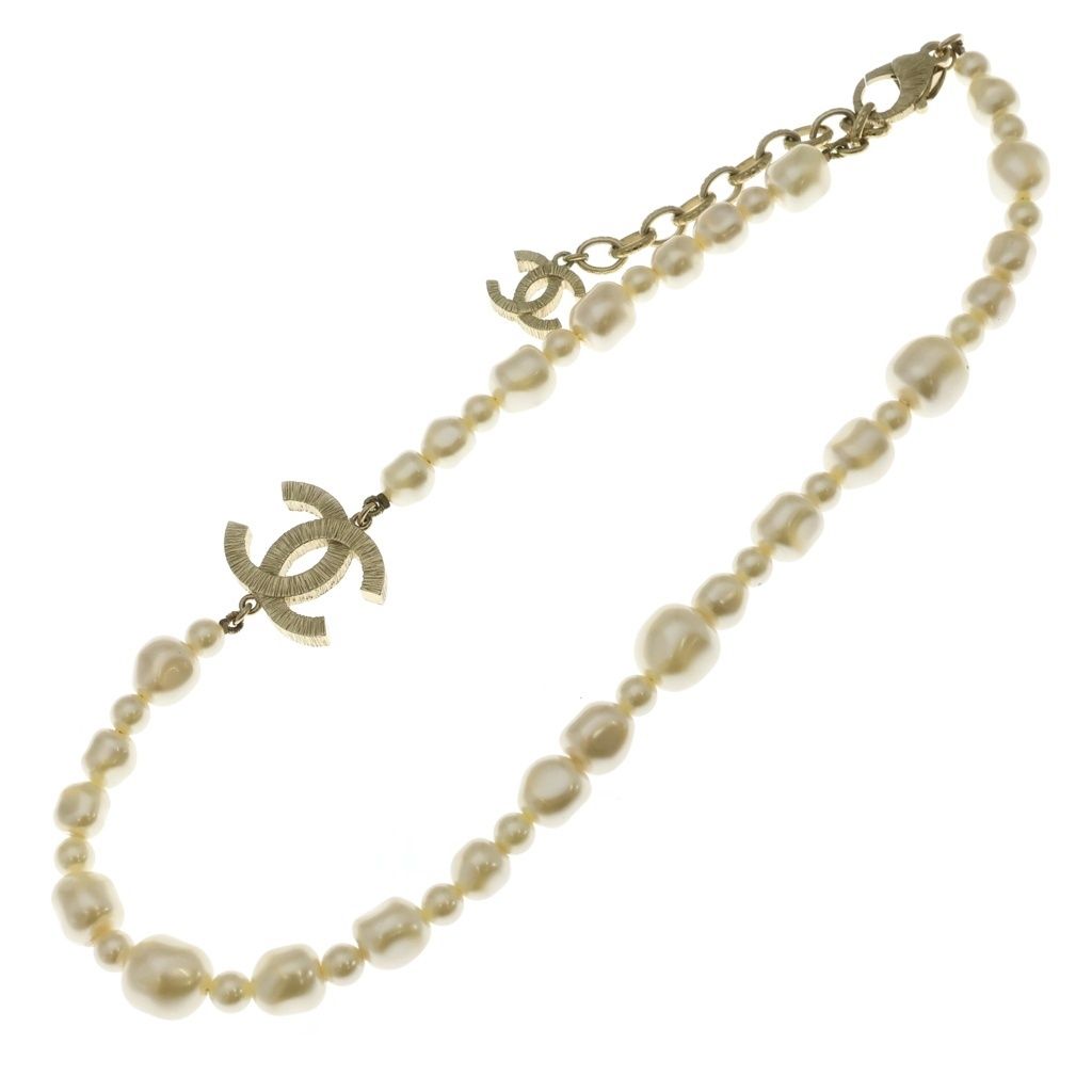 Chanel CC Logo Pearl Necklace White Gold — view 2