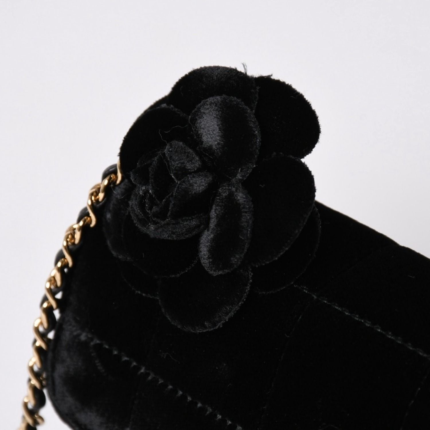 Chanel Choco Bar Velvet Single Flap Chain Bag Velour Gold — view 5