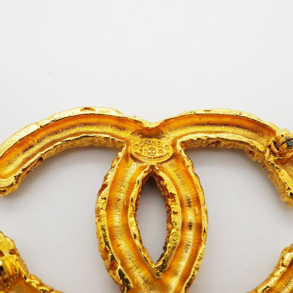 Chanel Brooch Vintage CC Logo Lava Motif Gold Plated — view 4