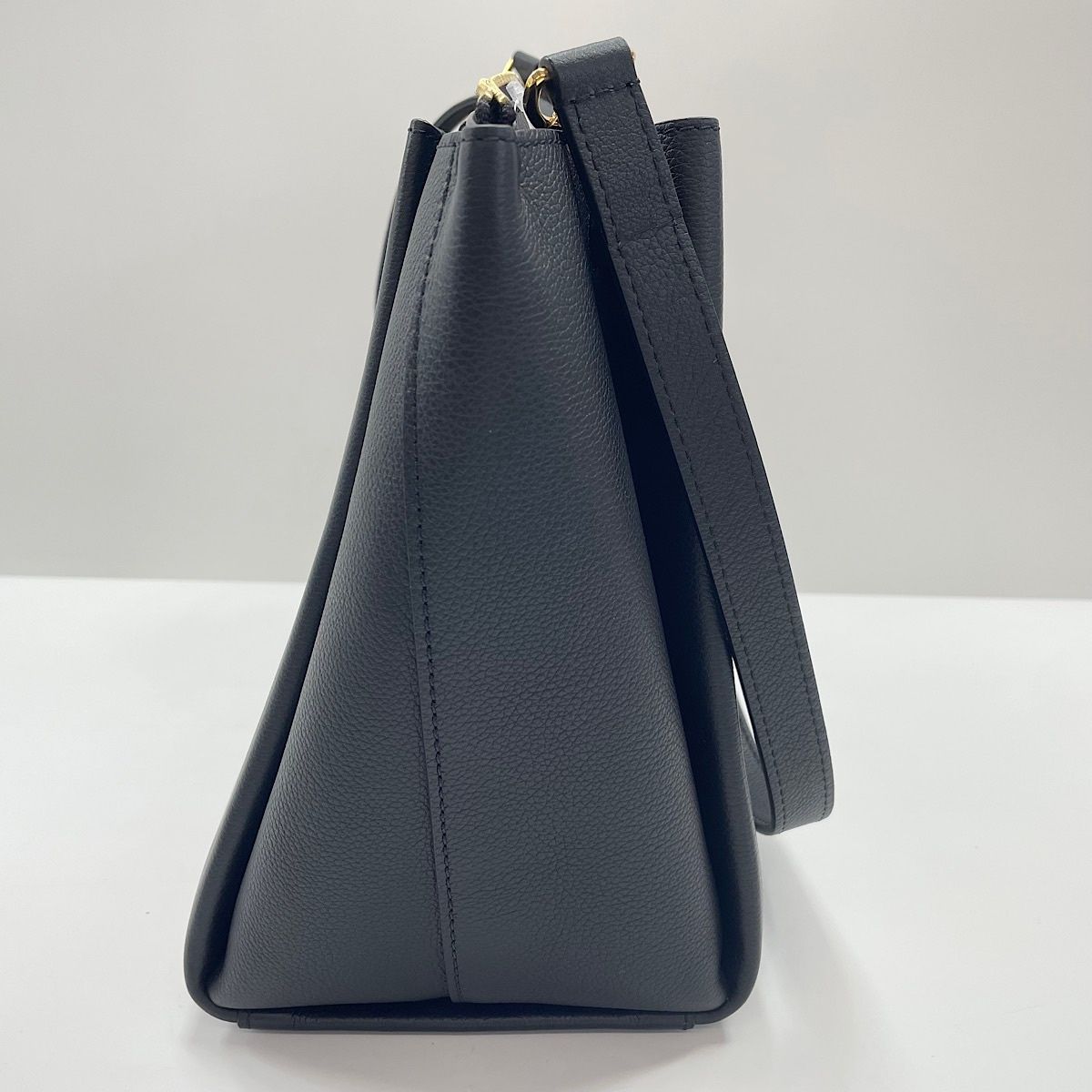 Louis Vuitton Handbag Lockme — view 3