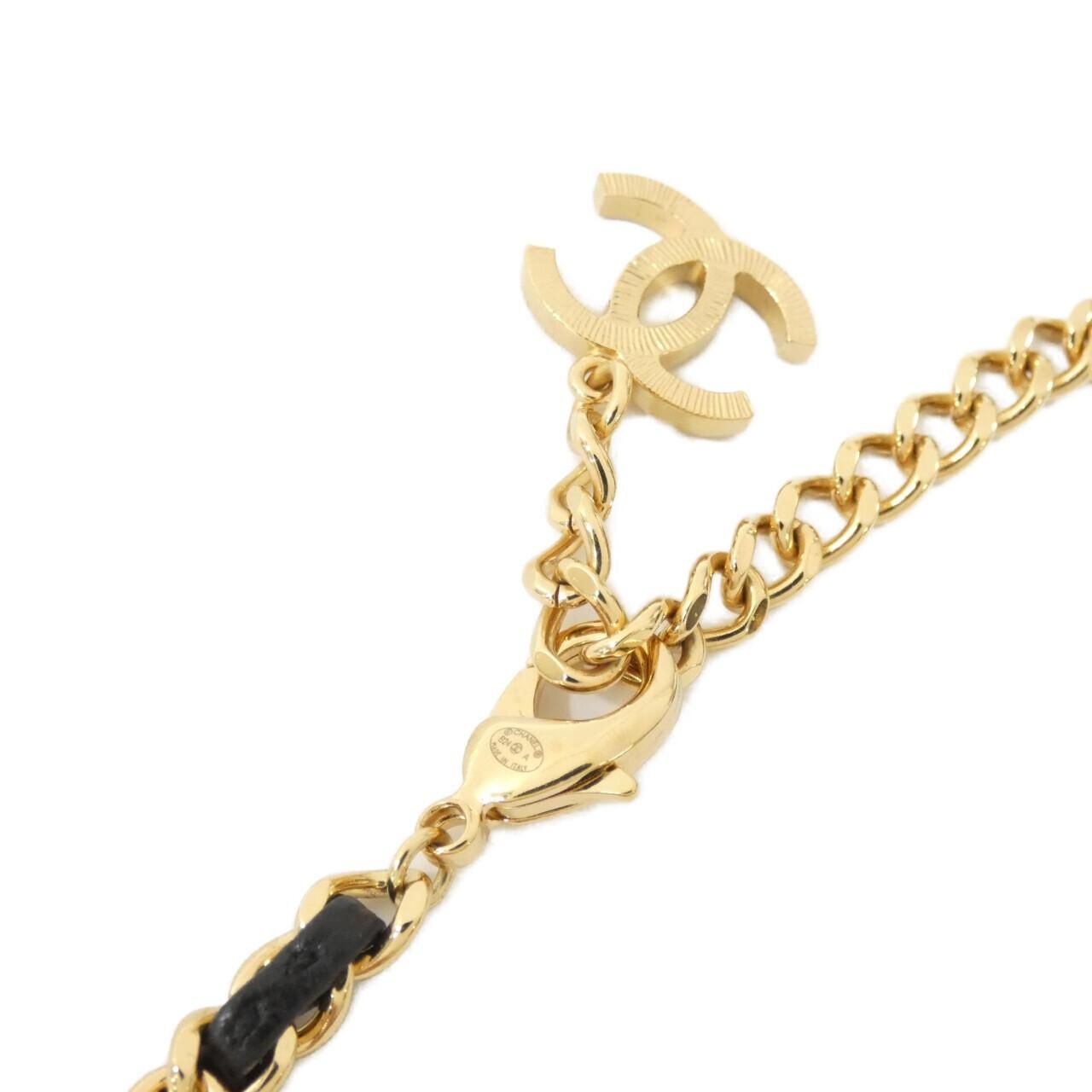Chanel Choker Necklace Gold — view 4