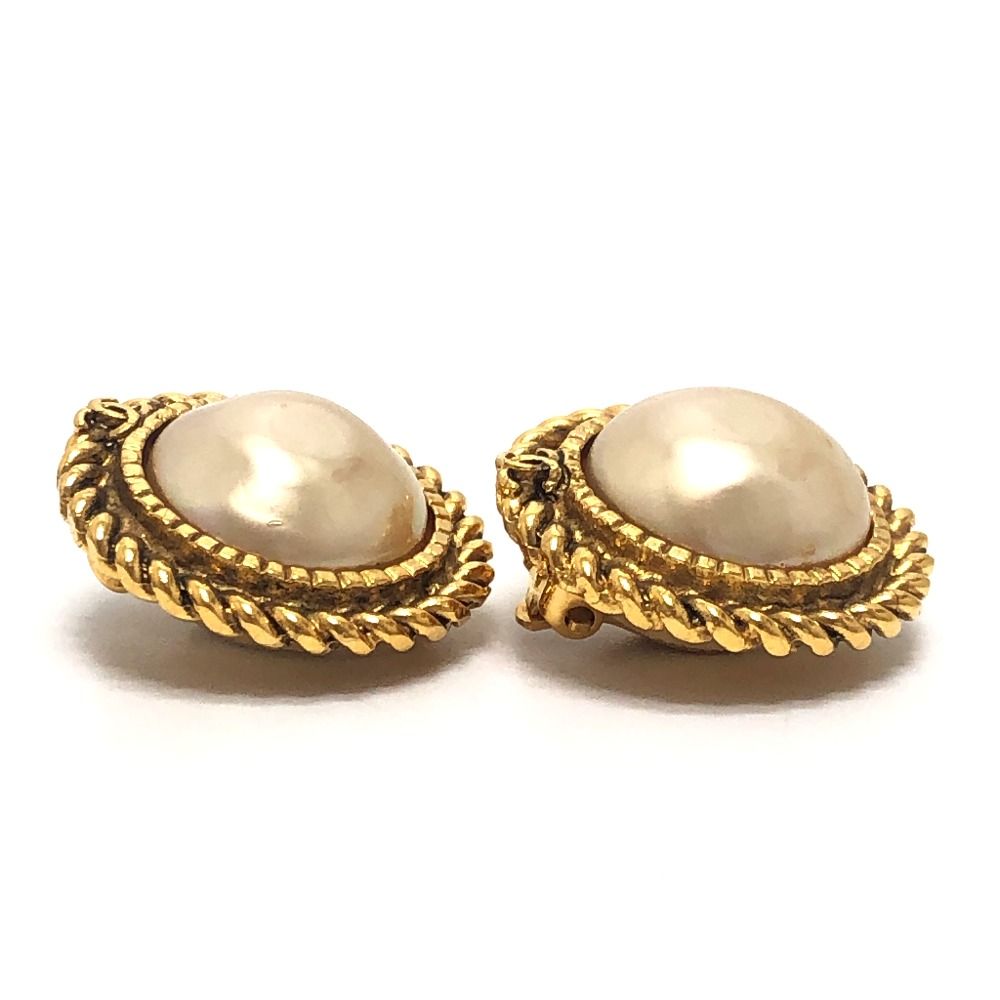 Chanel Earrings CC Logo Metal Gold — view 4