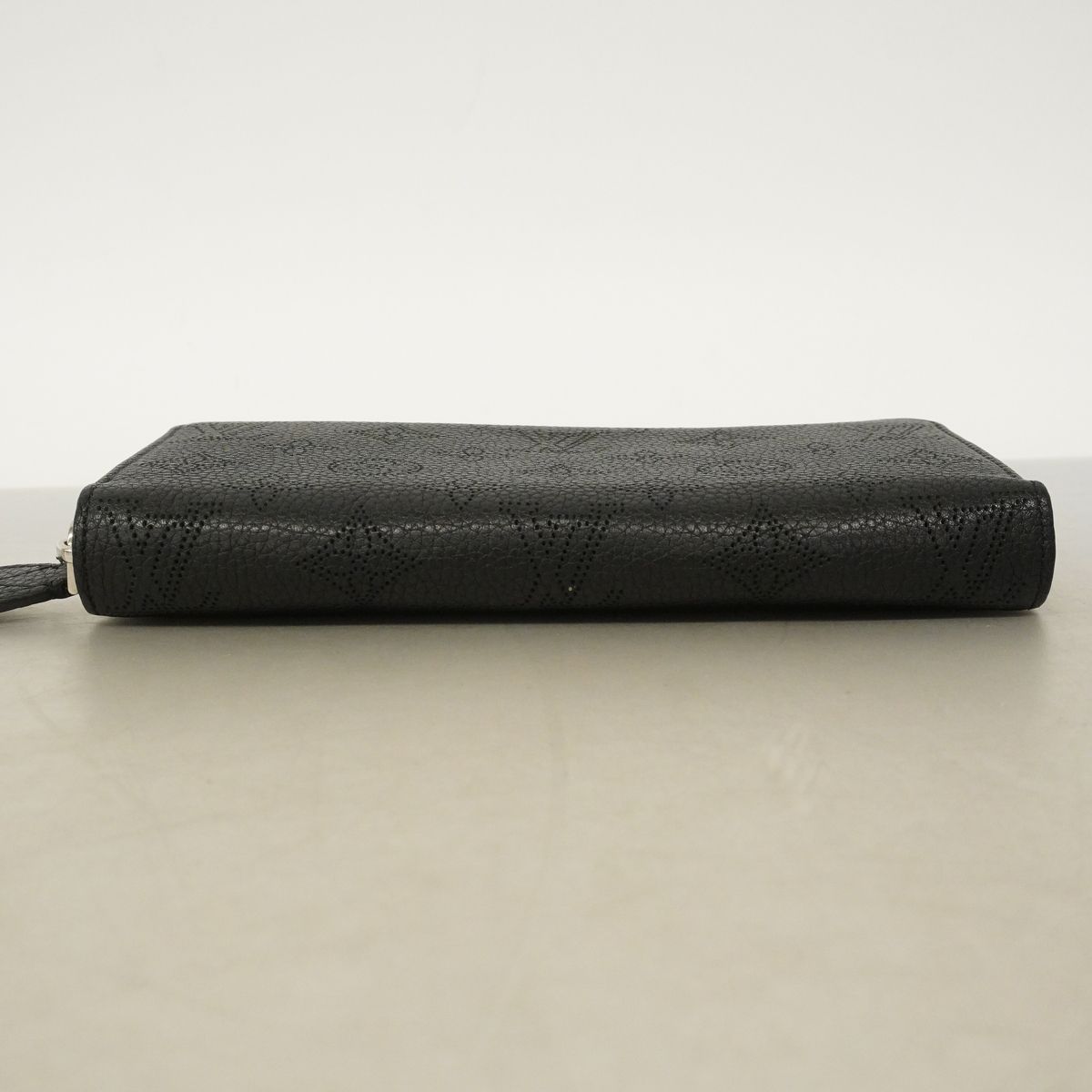 Louis Vuitton Wallet Mahina Zippy Noir — view 2