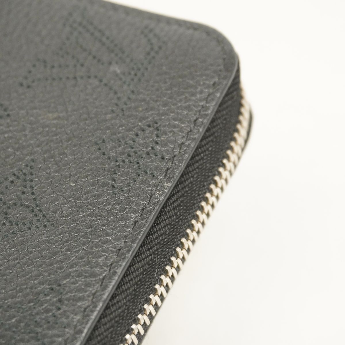 Louis Vuitton Wallet Mahina Zippy Noir — view 6