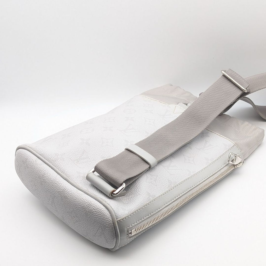 Louis Vuitton Chalk Sling Bag Monogram White Logo — view 4