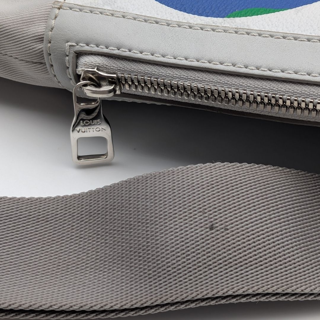 Louis Vuitton Chalk Sling Bag Monogram White Logo — view 8