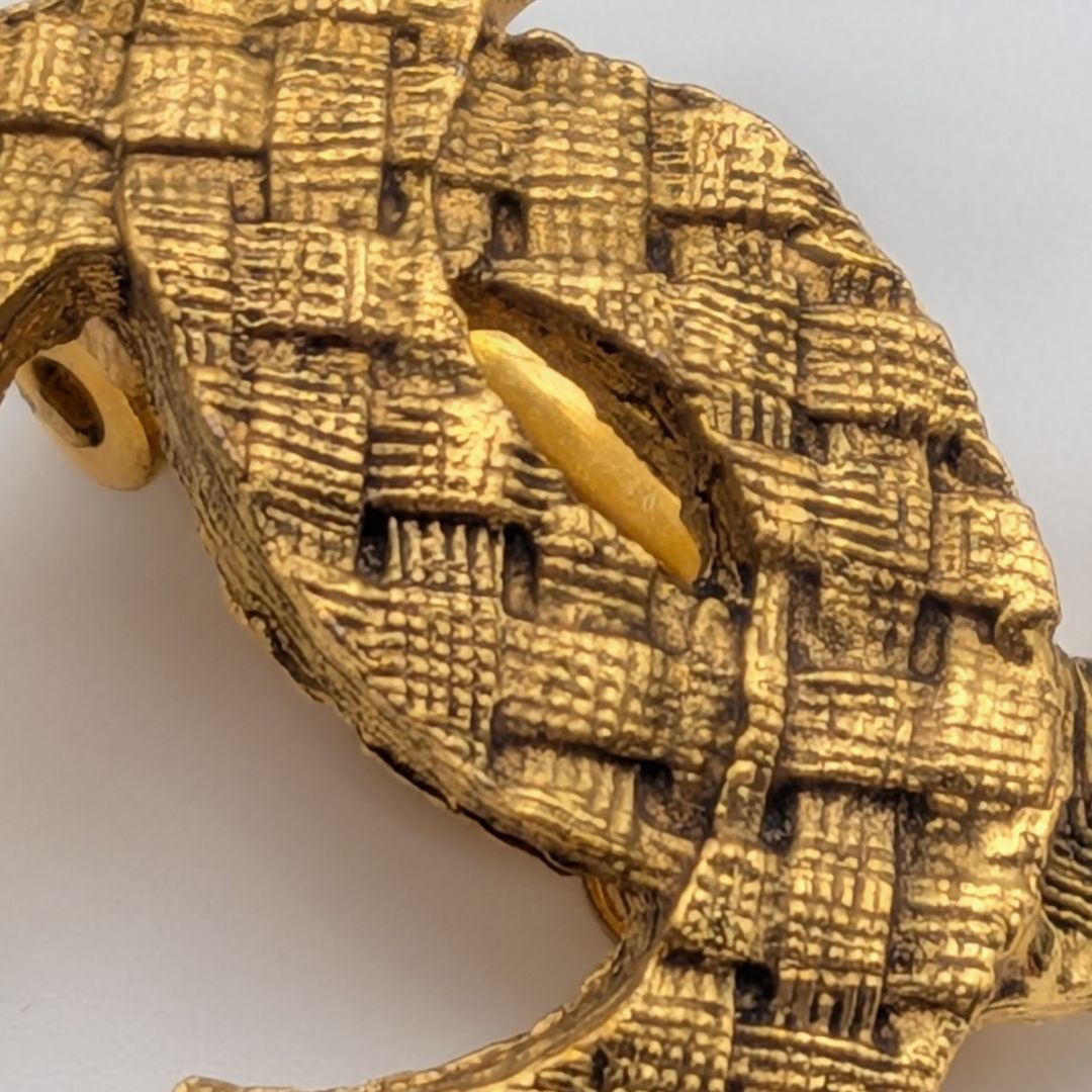 Chanel CC Logo Mesh Braided Pattern Gold Single Earrings First Era Vintage — view 3