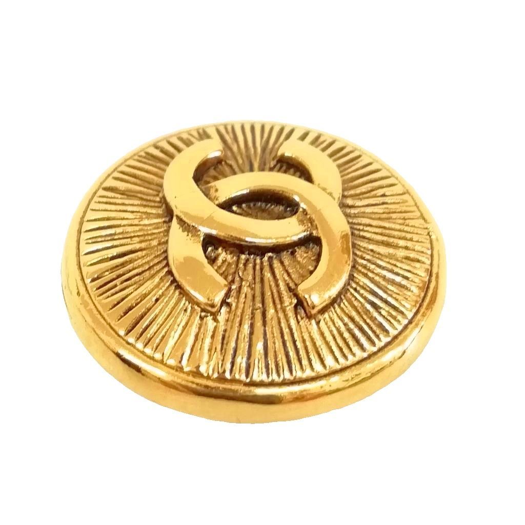 Chanel Vintage CC Logo Single Earrings Gold — view 3