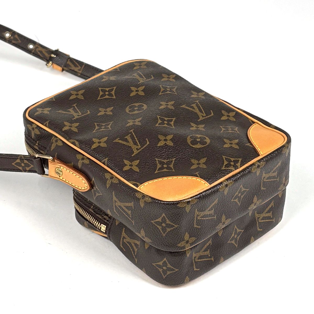 Louis Vuitton Amazon Shoulder Bag Monogram Brown — view 2