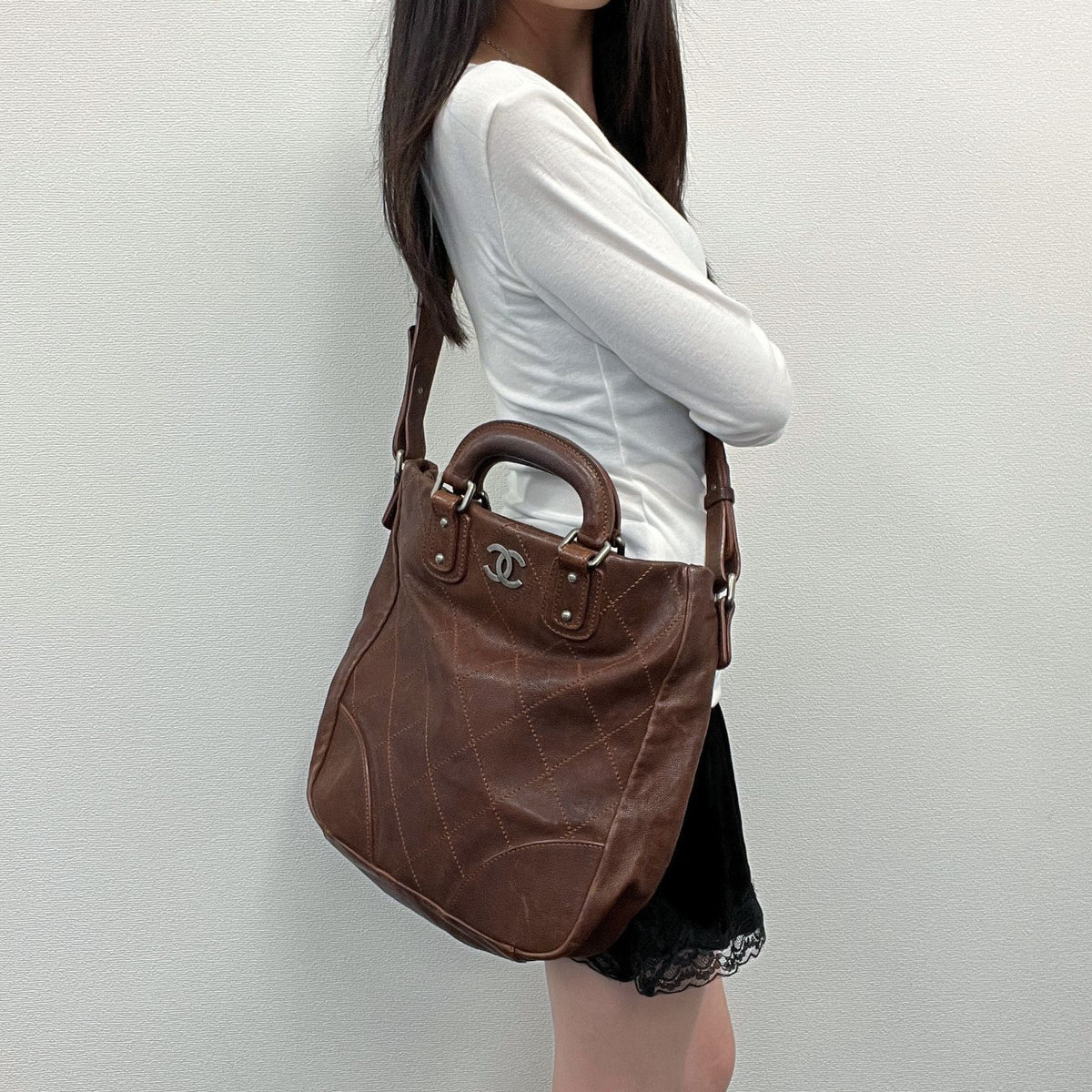 Chanel CC Logo Quilted 2-Way Shoulder Bag Leather Brown Silver Seal Vintage — view 3