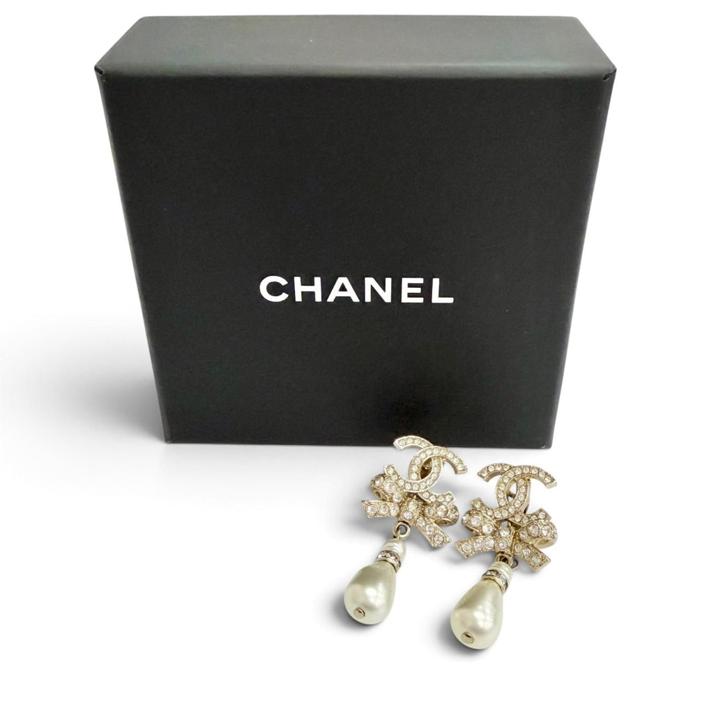 Chanel 23c CC Logo Rhinestone Ribbon Pearl Swing Earrings Gold — view 2