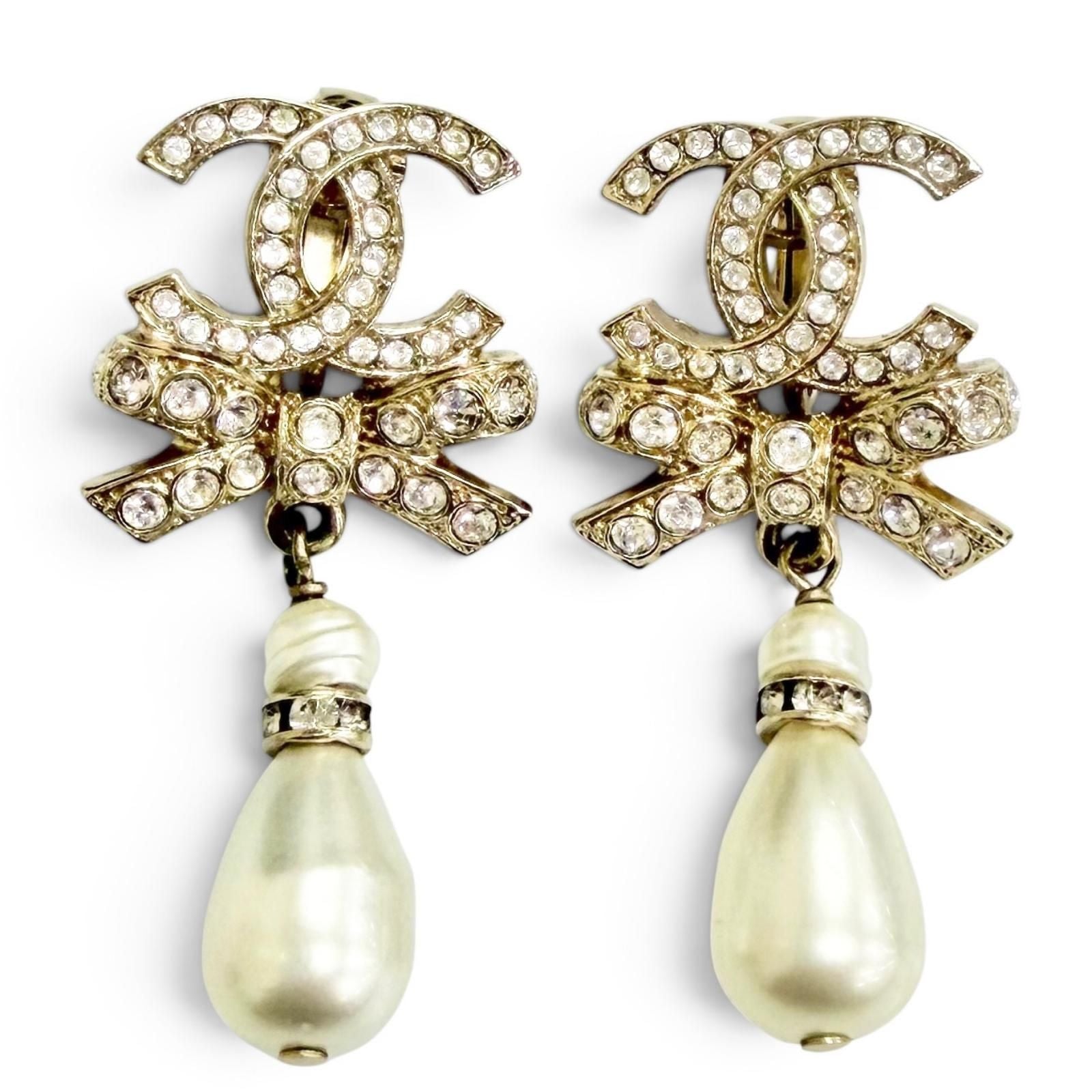 Chanel 23c CC Logo Rhinestone Ribbon Pearl Swing Earrings Gold