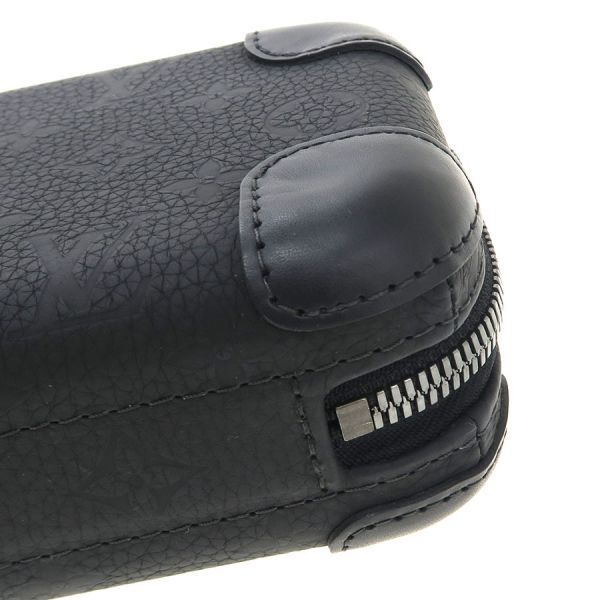 Louis Vuitton Horizon Clutch — view 6