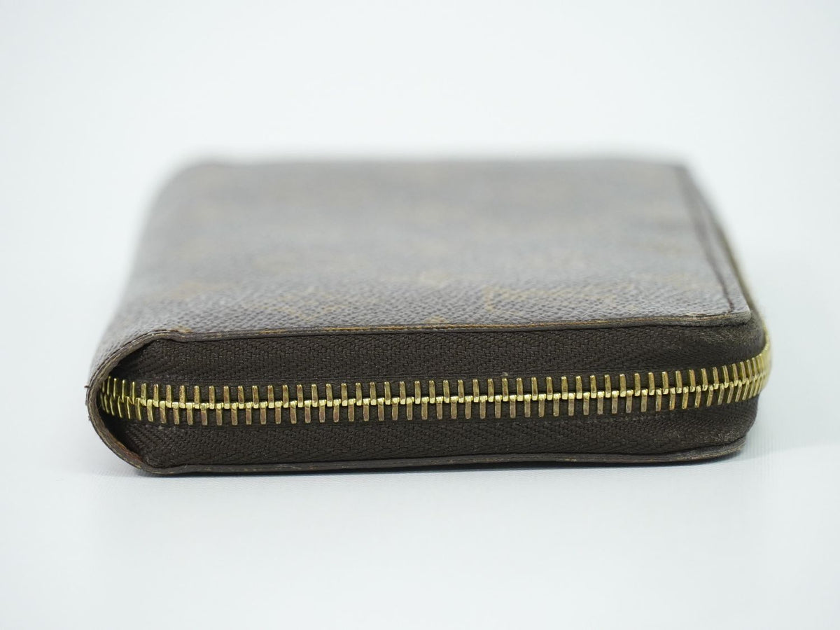 Louis Vuitton LV Vintage Wallet — view 4