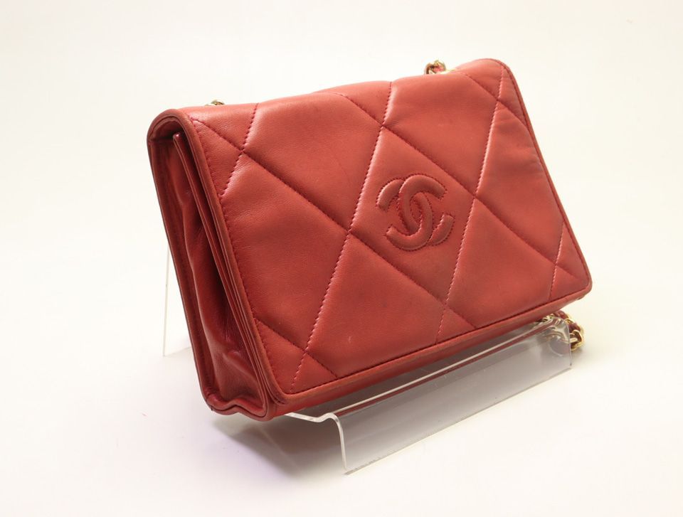 Chanel Lambskin Diamond Stitch Chain Shoulder Bag — view 4