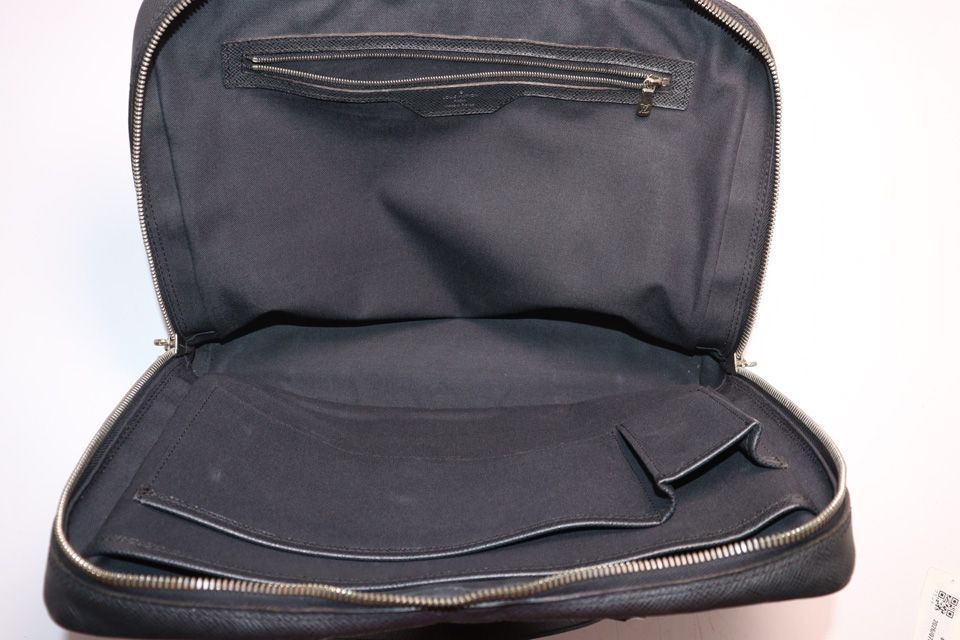 Louis Vuitton Taiga Igor Business Bag — view 7