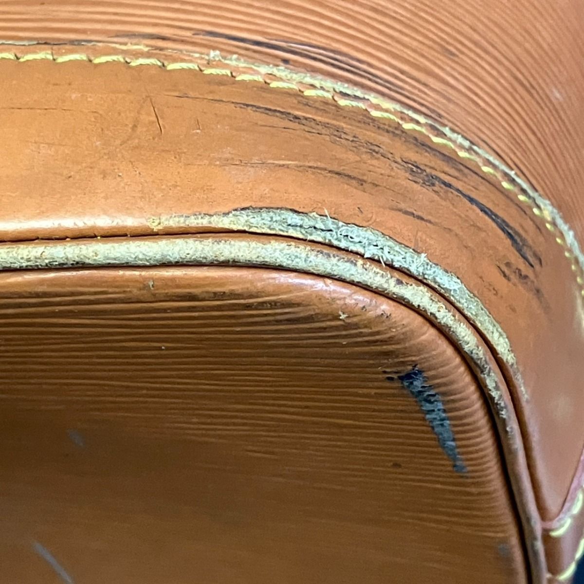 Louis Vuitton Alma Epi Handbag Leather — view 6