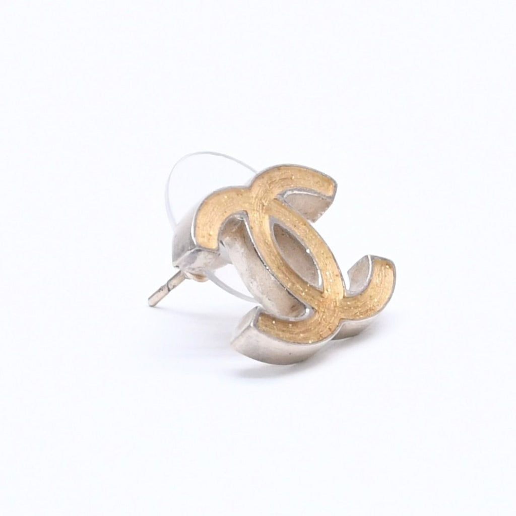 Chanel Earrings CC Logo Gold Glitter 07 — view 3