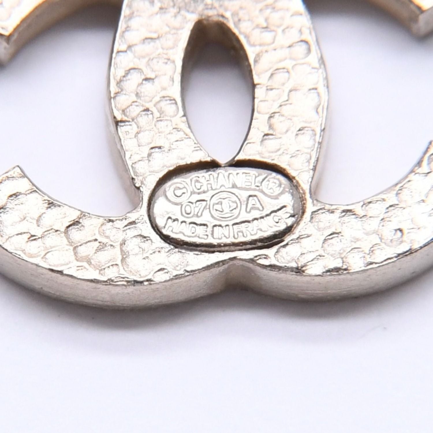 Chanel Earrings CC Logo Gold Glitter 07 — view 8