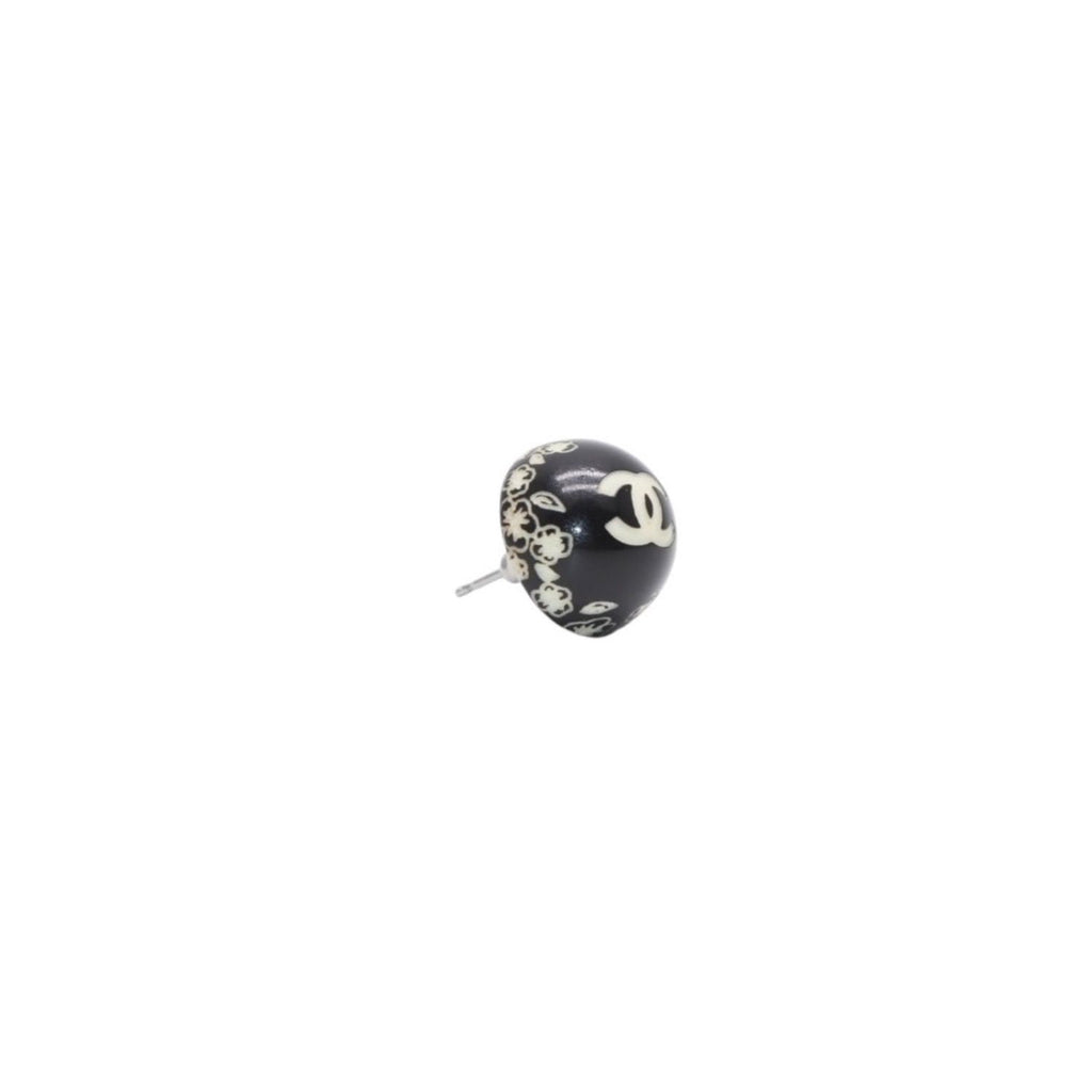 Chanel Earrings CC Logo Button &camellia Black 06c CC&camellia Silver — view 3