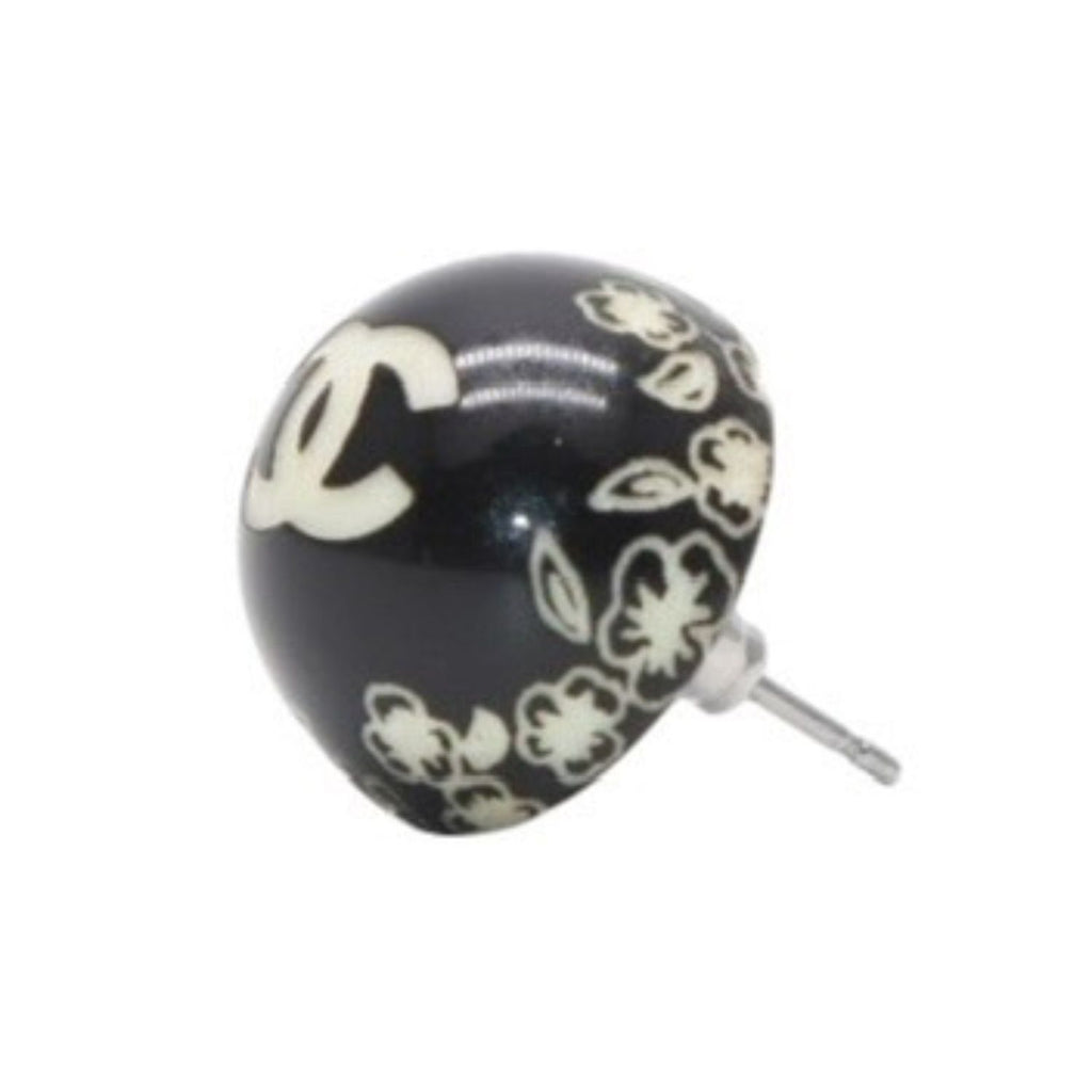 Chanel Earrings CC Logo Button &camellia Black 06c CC&camellia Silver — view 2