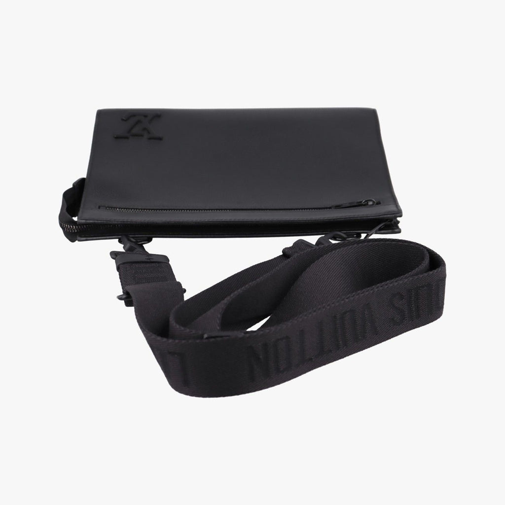 Louis Vuitton Messenger Voyage Noir Aerogram — view 8