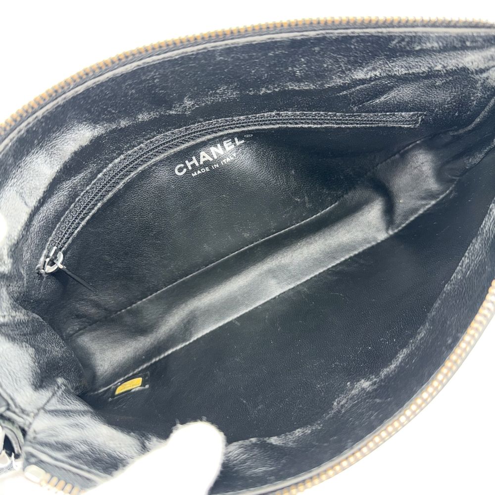 Chanel Shoulder Bag CC Logo Quilted Leather Black Silver — view 4