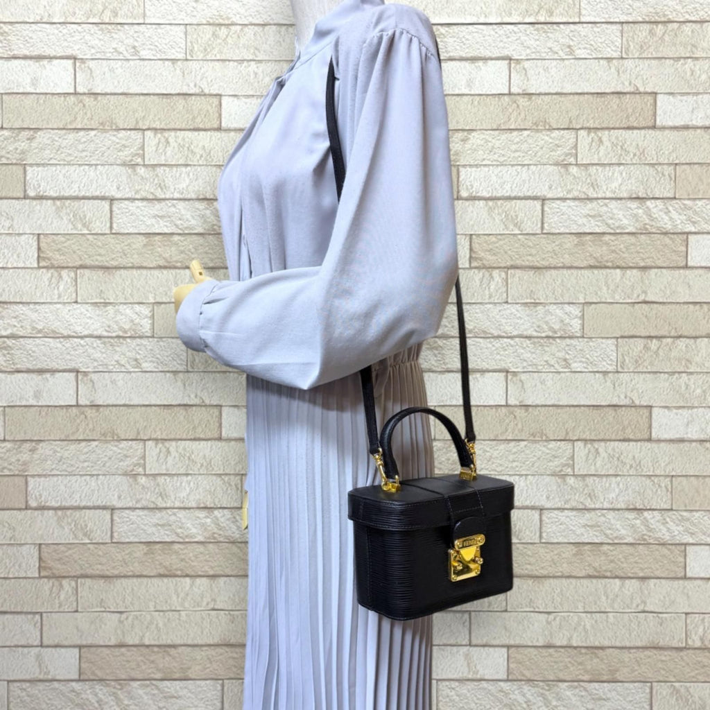 Fendi Epi Vanity Shoulder Bag Leather Black — view 2