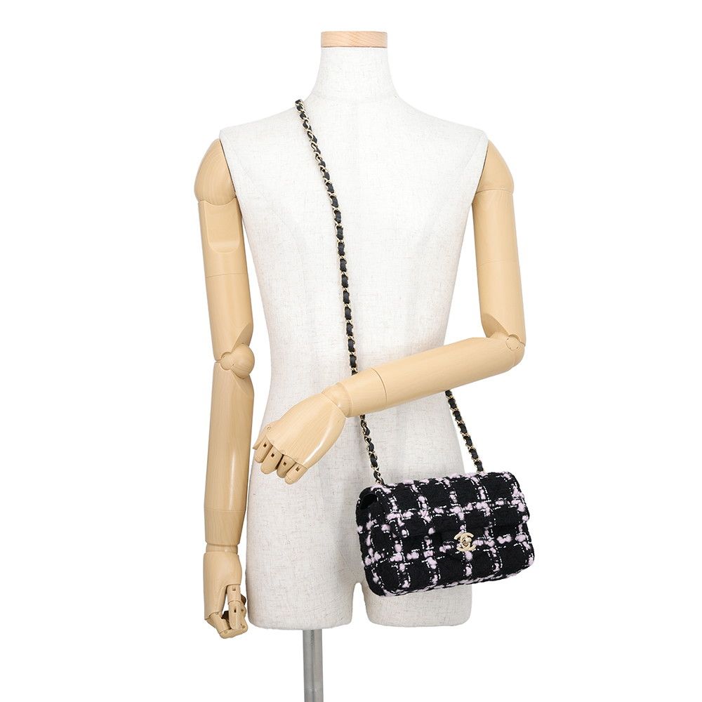Chanel Chain Shoulder Bag Quilted 20 CC Logo Tweed Black — view 4