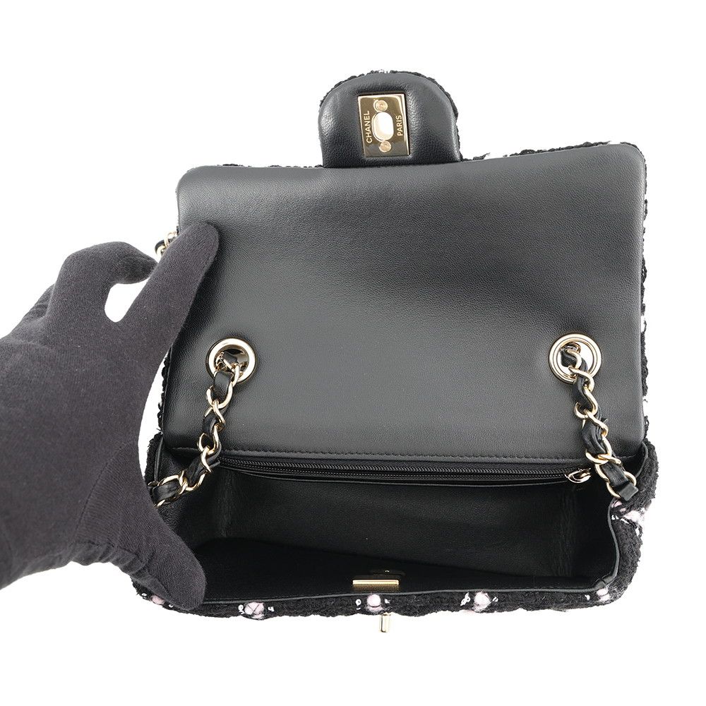 Chanel Chain Shoulder Bag Quilted 20 CC Logo Tweed Black — view 5